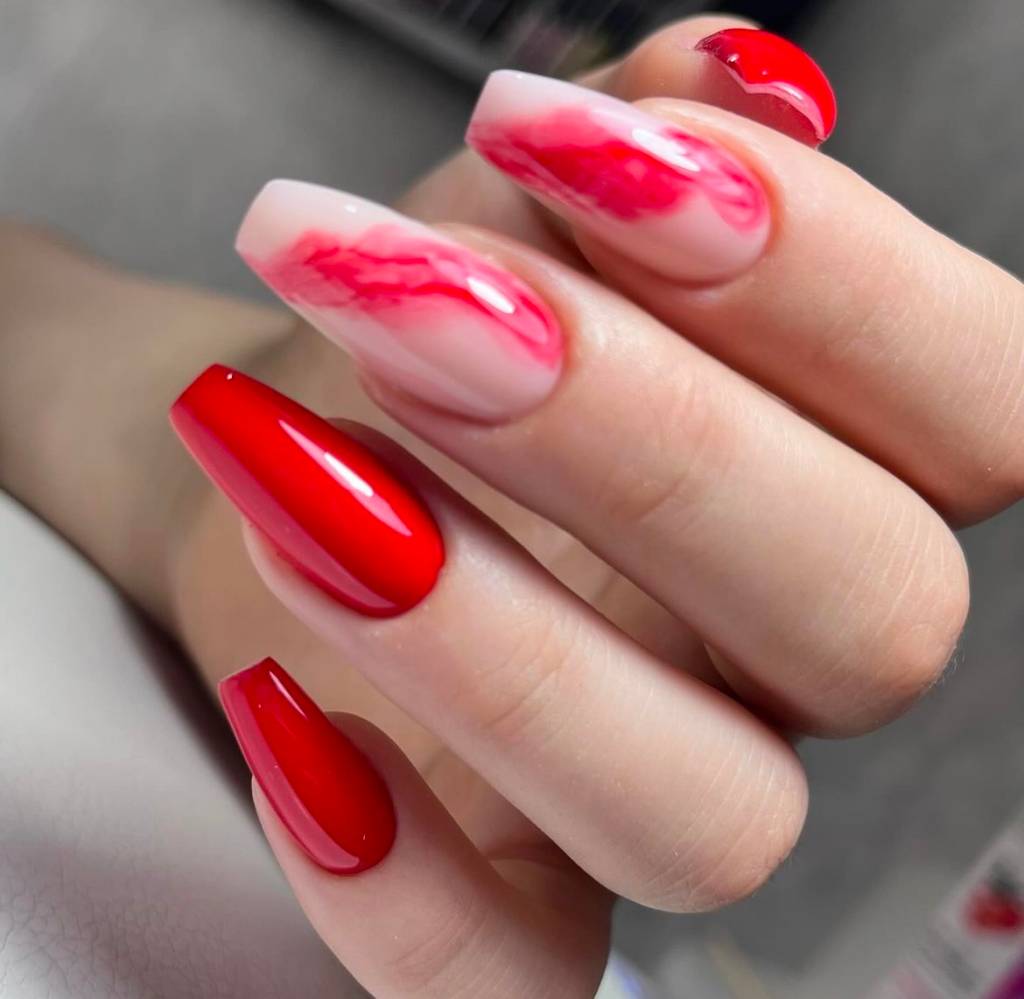 unhas-vermelhas-marmorizadas Como fazer unha marmorizada?