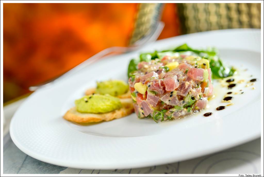Tartare-de-atum-abacate-mousseline-de-wasabi-caramelo-de-shoyu Receita de tartare de atum para o Natal