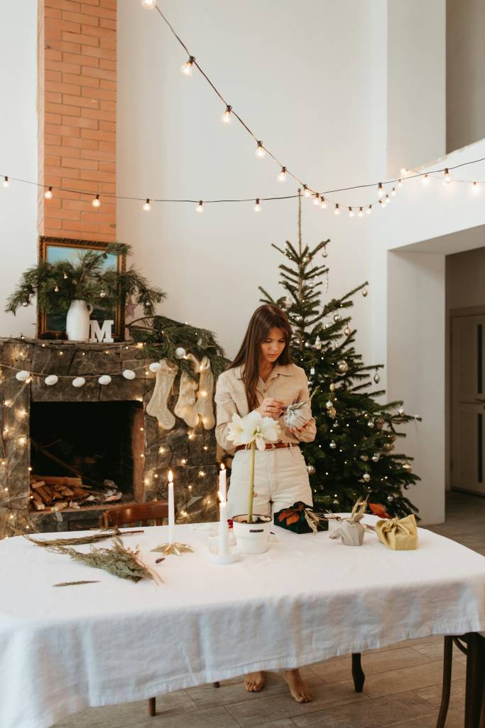 tema-árvore-natal Quantos enfeites cabem em uma árvore de Natal? Decoradora explica