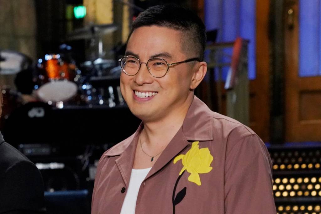 Bowen Yang O ator Bowen Yang é comediante, roteirista e apresenta um podcast de cultura pop