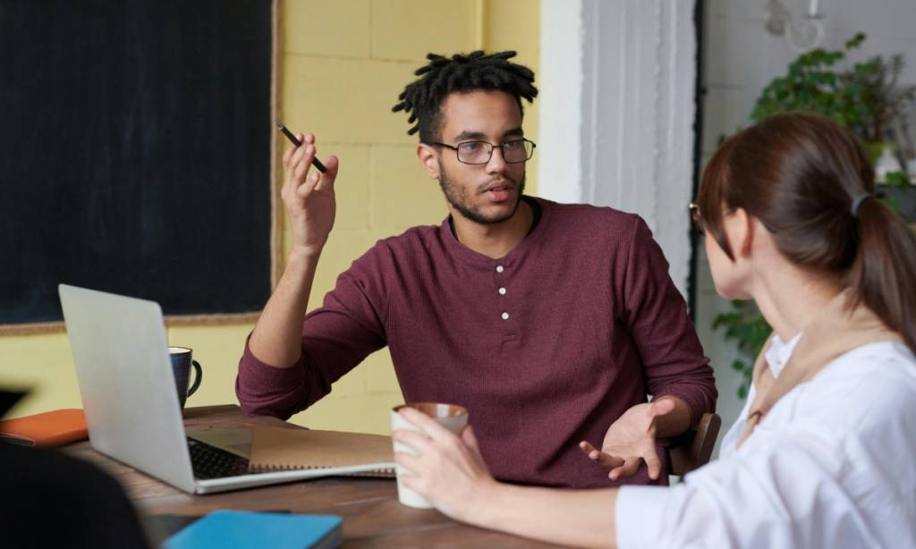 Como ser um líder acolhedor e aumentar os resultados da equipe