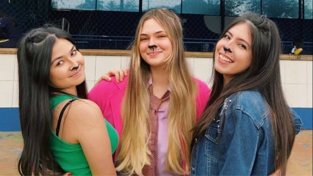 fantasias-em-dupla-e-trio-para-o-carnaval-as-esquiletes Personagens de filme de animação sempre são uma boa opção