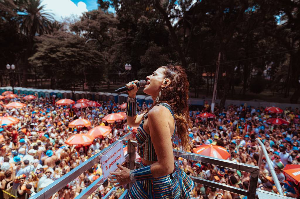 Mariana Aydar Com uma sonoridade moderna e influências que vão do baião ao pop, Mariana Aydar conquistou espaço no cenário nacional e internacional