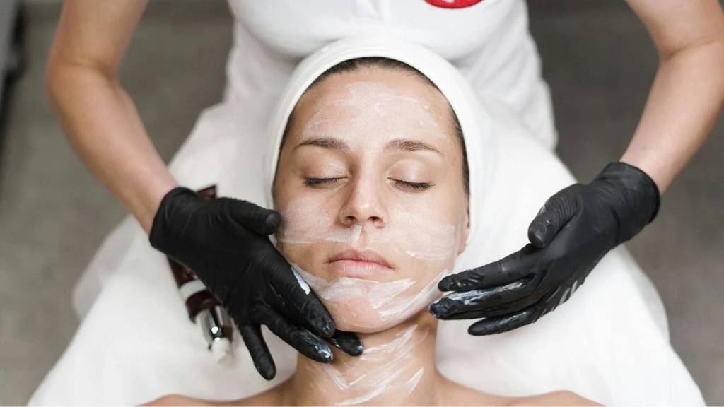 cuidados-com-a-pele-após-longa-exposição-ao-sol-dermatologia Os cuidados com a pele precisam ser indicados por um dermatologista