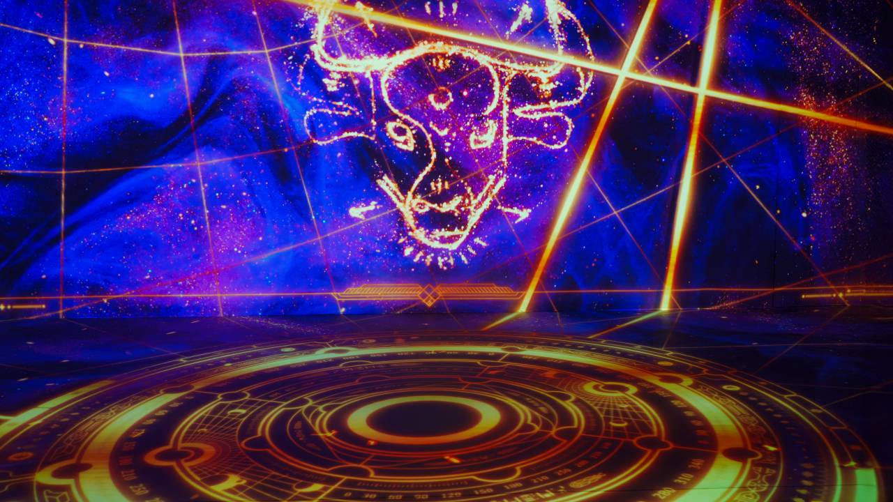 Exposição sensorial leva os visitantes para os primeiros dias do universo.