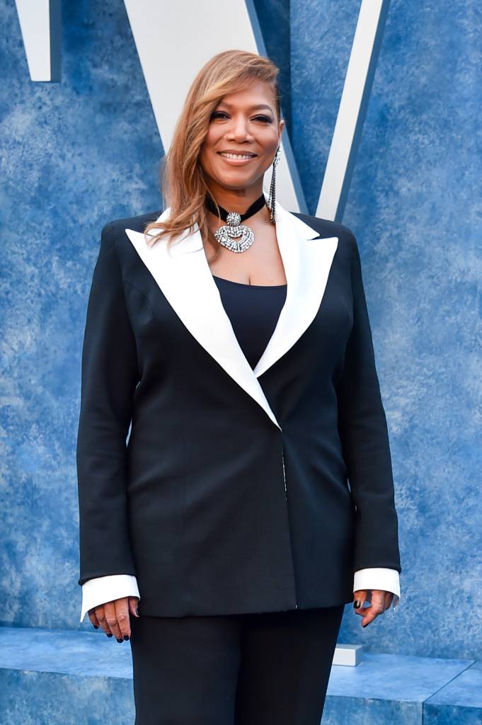 2023 Vanity Fair Oscar Party – Arrivals Queen Latifah usando um terno na festa de pós do Oscar 2023