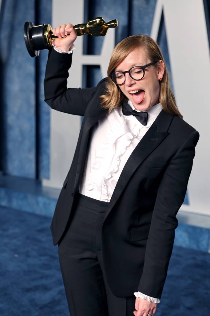 2023 Vanity Fair Oscar Party Hosted By Radhika Jones – Red Carpet Sarah Polley no Oscar de 2023 usando um smoking da grife francesa Saint Laurent