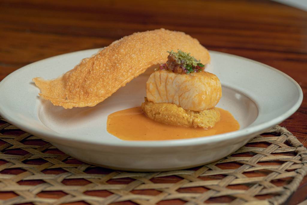 Peixe com purê de banana-da-terra