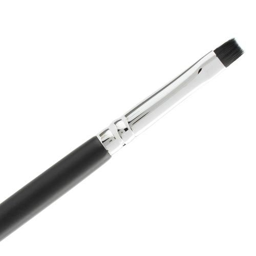 pincel-para-delinear-como-usar-makes Pincéis de maquiagem para os olhos: quais são e como usar cada um?