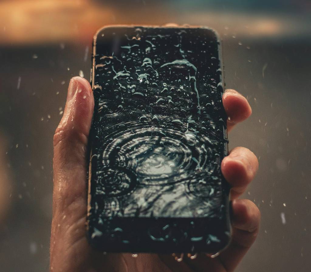 proteger-celular-agua Como proteger o celular da chuva