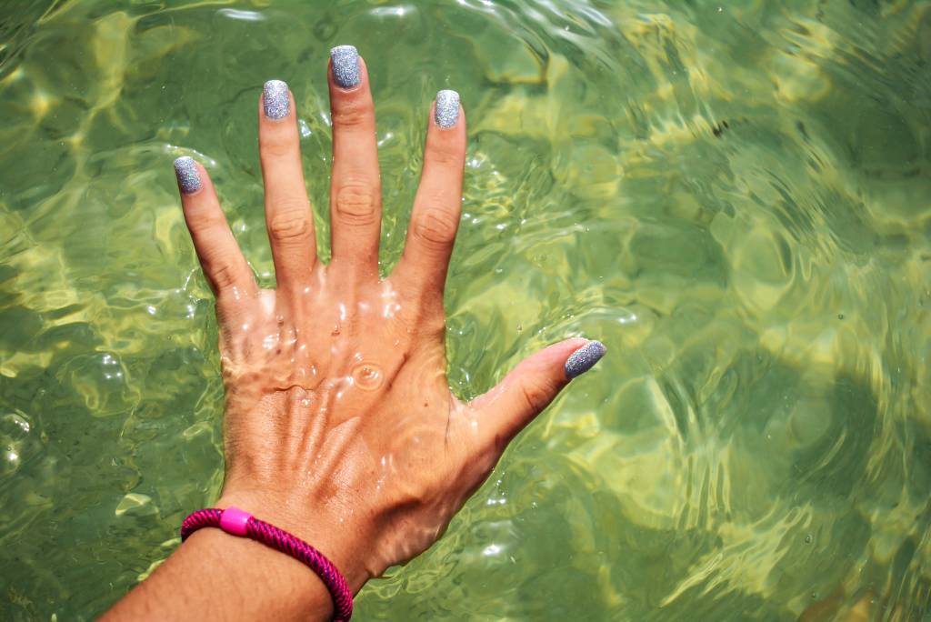 4 misturinhas de esmalte para unhas delicadas e estilosas no verão