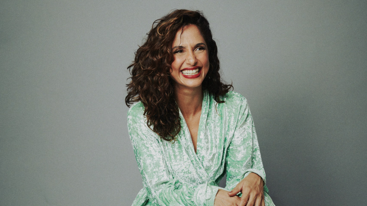 "O feminismo também beneficia os homens", diz Camila Pitanga