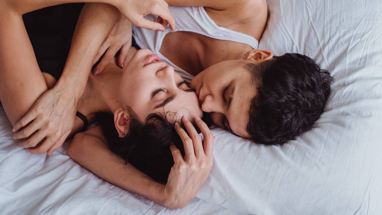 Descubra como aprimorar sua vida sexual, superar desafios e explorar novas formas de prazer em diferentes fases da vida