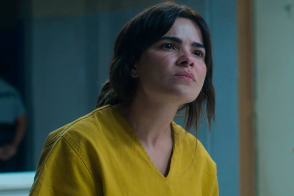 beleza-fatal-cleo-vanessa-giacomo Vanessa Giácomo como Cleo, que vai presa no lugar de Lola na novela Beleza Fatal