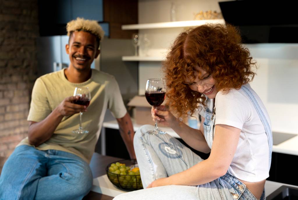 casal-tomando-vinho A relação da Geração Z com o consumo de vinhos