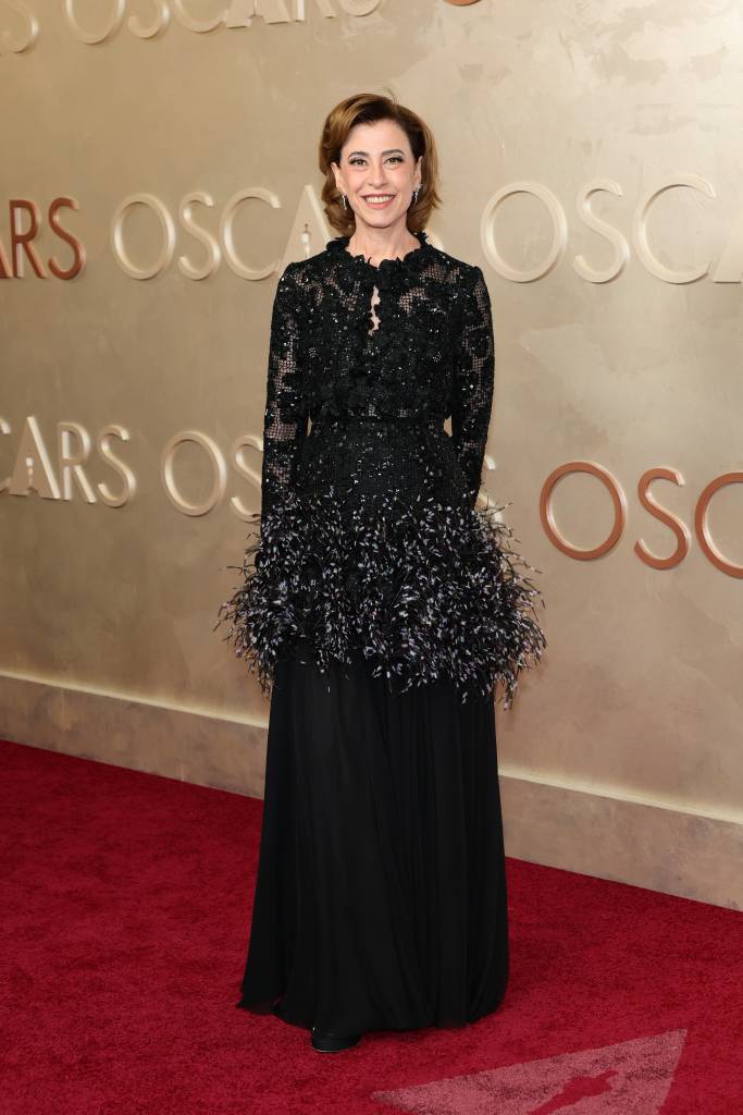 fernanda-torres-oscar-2025-vestido-chanel Chanel assina o look de Fernanda Torres no Oscar 2025.