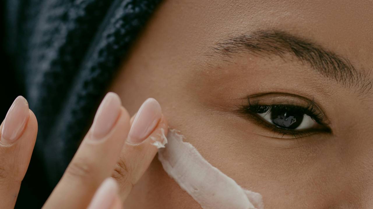 Hidratante facial é essencial para a saúde da pele