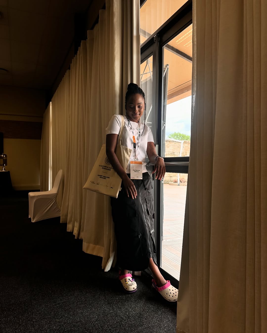 Crocs pode aparecer em looks de trabalho