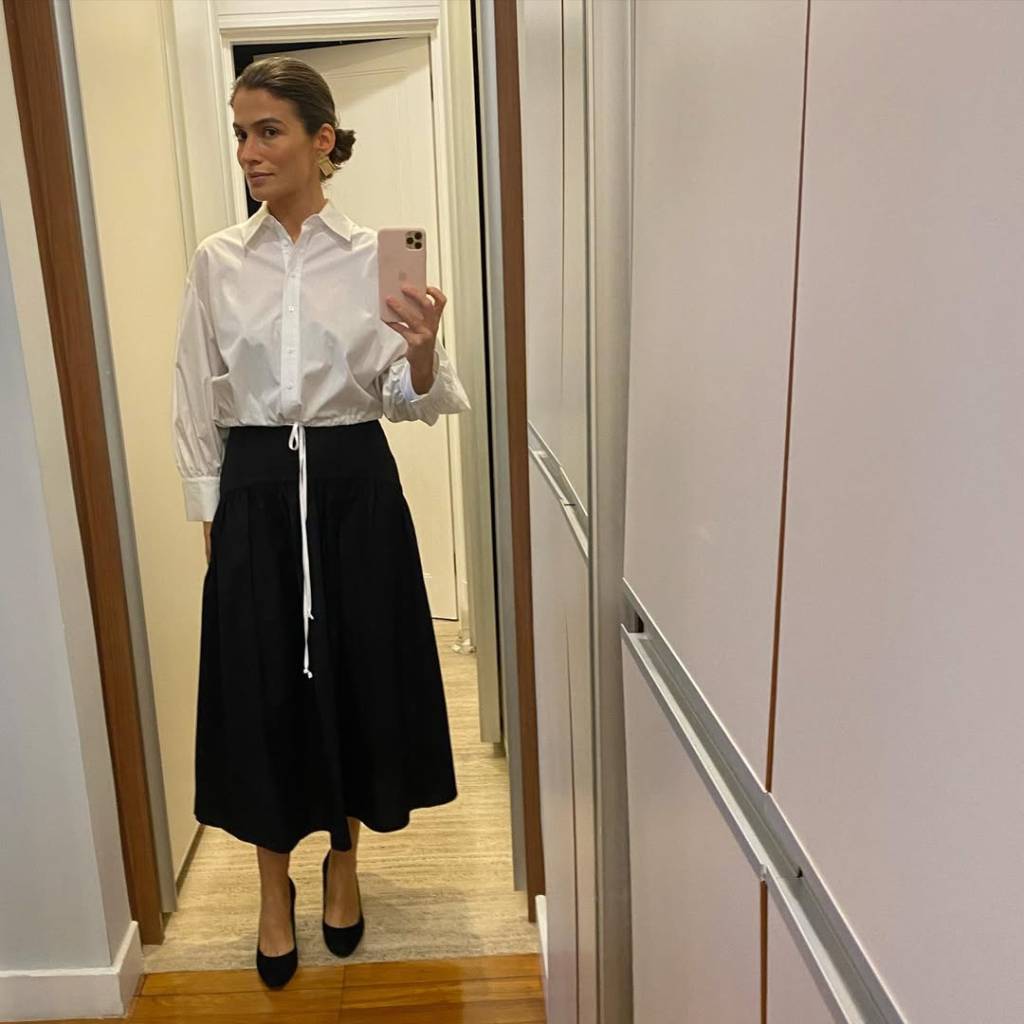 look-renata-vasconcellos-trabalho Renata Vasconcellos usa constantemente camisa branca