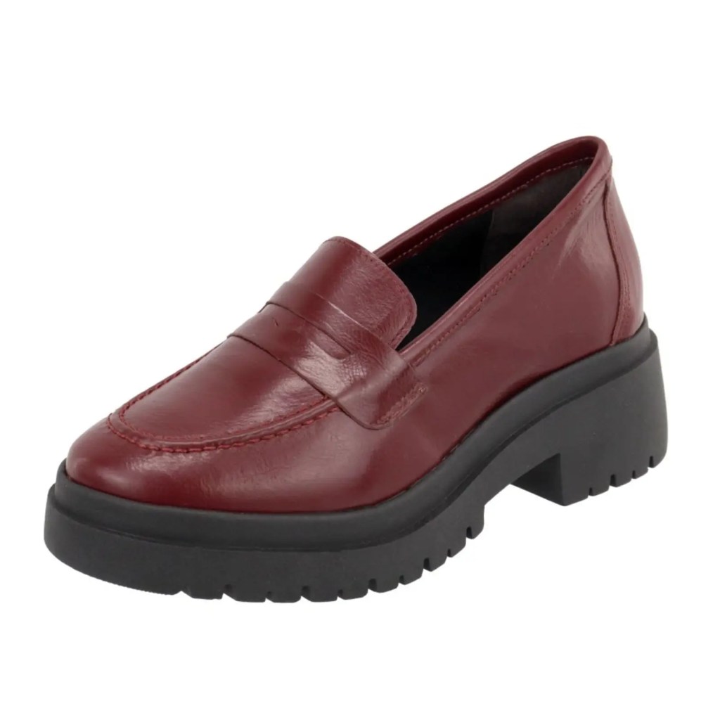 Mocassim vermelho de couro