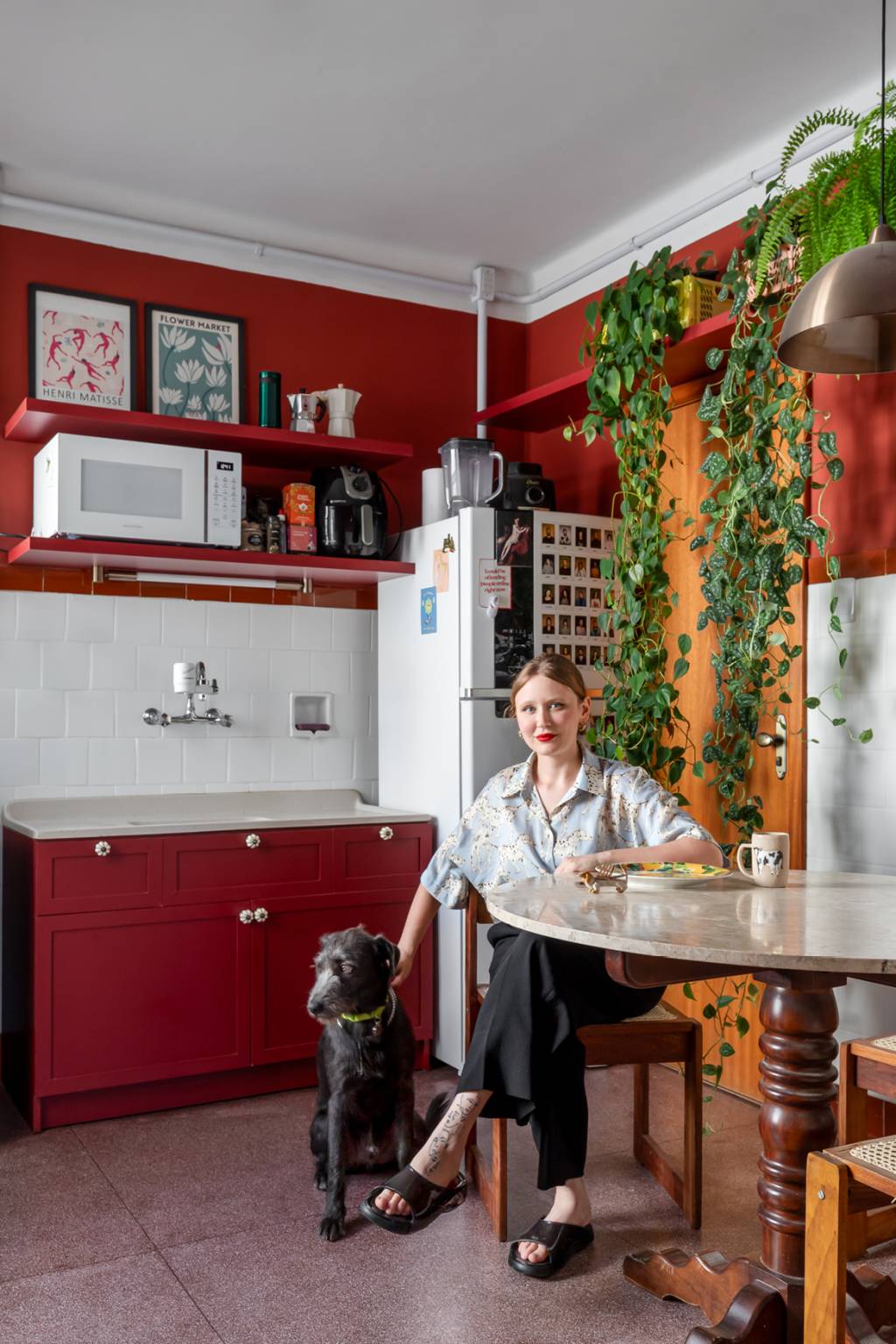 rafaella-dahlem-apartamento-cozinha-vermelha Apartamento da Rafaella Dahlem na revista CLAUDIA