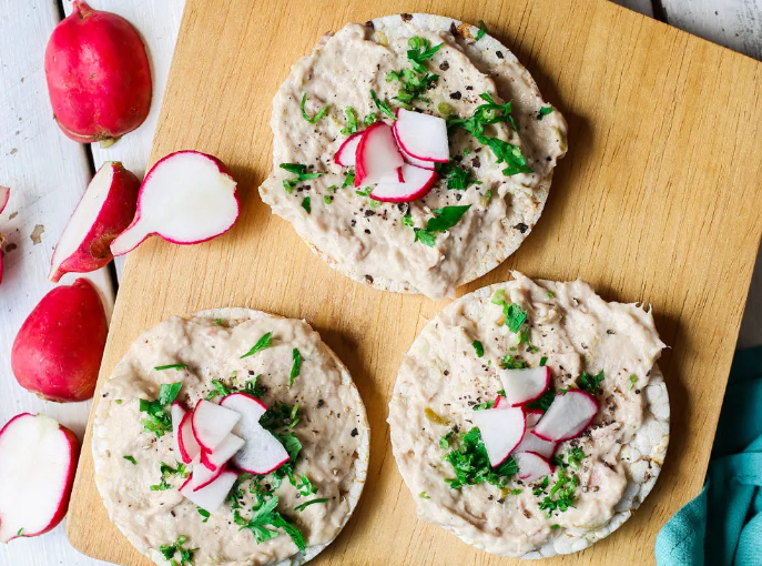 atum-no-lugar-bacalhau-pate-de-atum Patê de atum pode ser servido em biscoitos de arroz