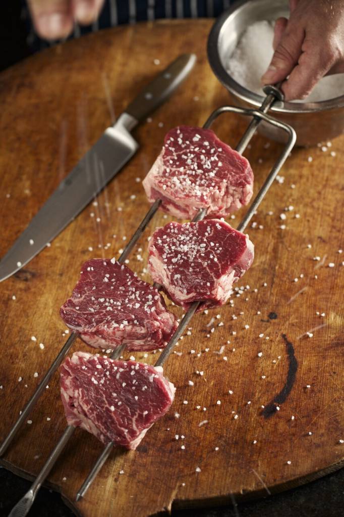 churrasco-vinho (1) Distância que a carne fica da brasa faz diferença no preparo