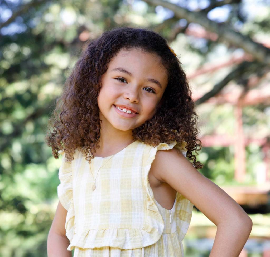 dona-de-mim-quem-e-quem-elis-cabral A atriz mirim Elis Cabral vive a pequena Sofia em Dona de Mim