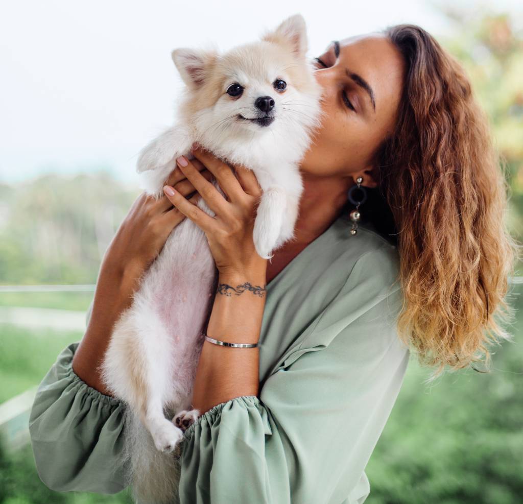 mulheres-adocao-pets Pesquisa demonstra que as mulheres não apenas estão mais propensas a adotar de forma responsável, mas também estão mais preocupadas com o bem-estar dos pets ao longo da vida
