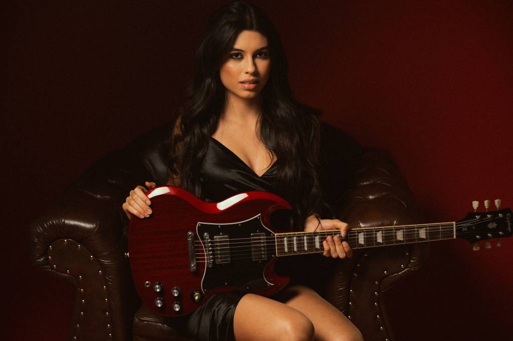 Larissa Liveir: do Youtube ao palco de um dos maiores festivais de rock do país