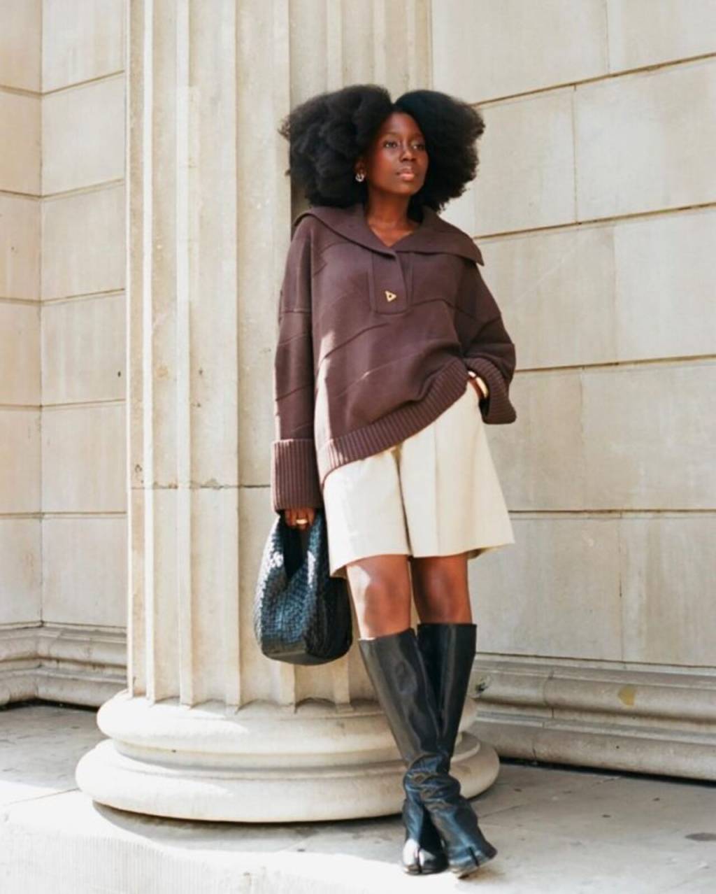daniellejinadu Opção confortável usando shorts off-white e botas tabi