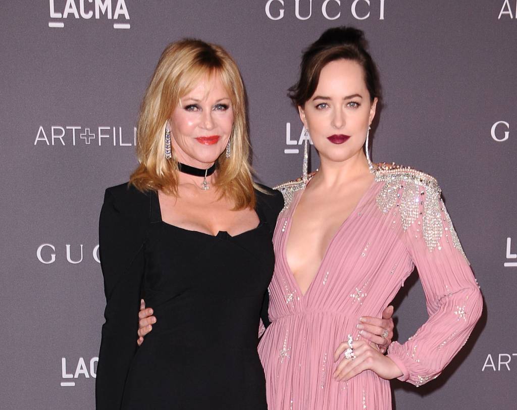maes-filhas-famosas-melanie-griffith-dakota-johnson Melanie Griffith e Dakota Johnson são mãe e filha