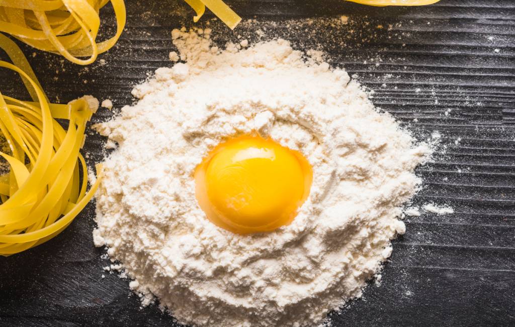 Ovo e farinha formam a base de uma boa massa caseira