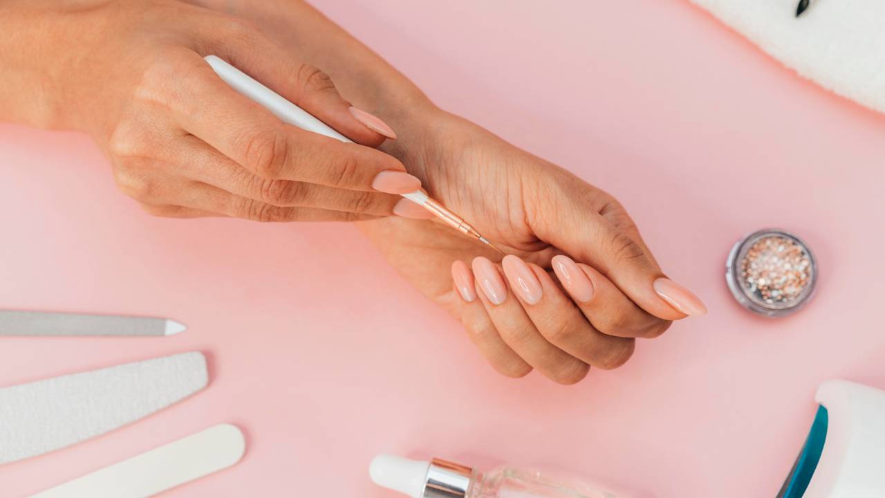 Descubra cinco itens baratinhos indispensáveis para o seu momento manicure.