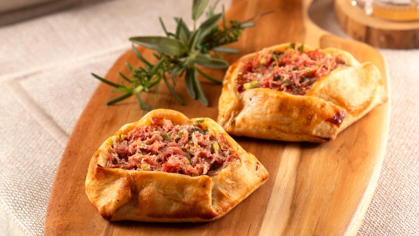 Mini galette de carne com requeijão