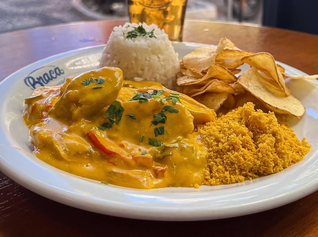 Moqueca de banana-da-terra é refeição vegana bonita e surpreendente