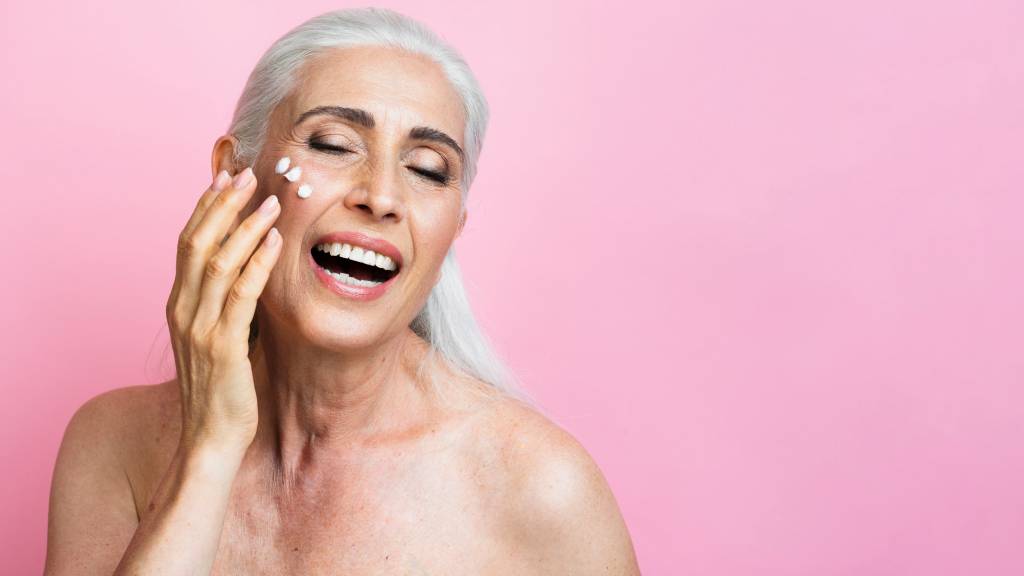 skincare-50-anos Pele precisa receber cuidados específicos após os 50 anos