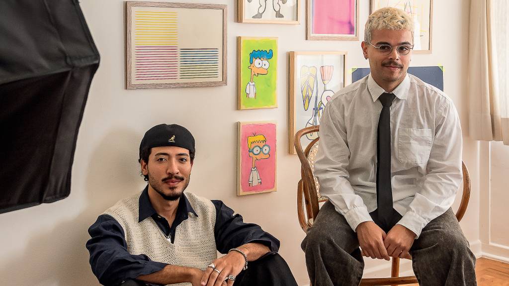 Refúgio criativo: um apartamento de cores neutras e personalidade