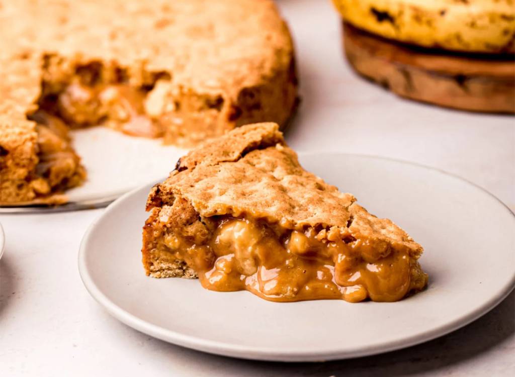 receitas-faceis-dia-dos-namorados-torta-blondie (1) Torta Blondie, bem recheada de doce de leite, é uma sobremesa que foge do convencional