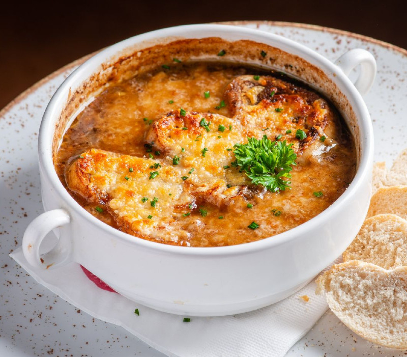 sopas-coringa-sopa-de-cebola Soupe á l'oignon, a famosa sopa de cebola