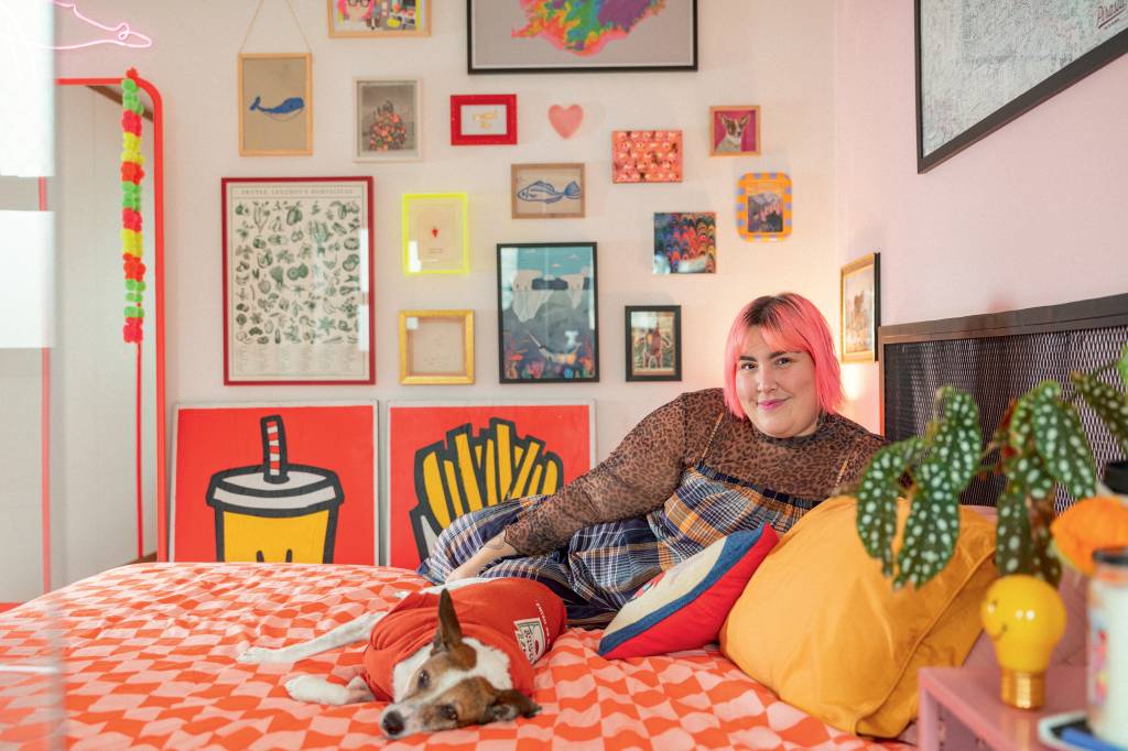 Apaixonada por cores, Maqui Nóbrega abre as portas de seu lar em SP