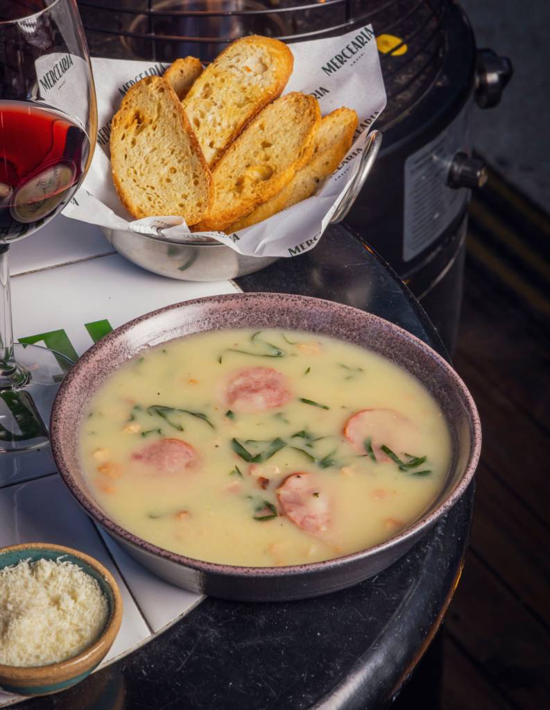 Sopas e caldos preparados na Mercearia Amauri