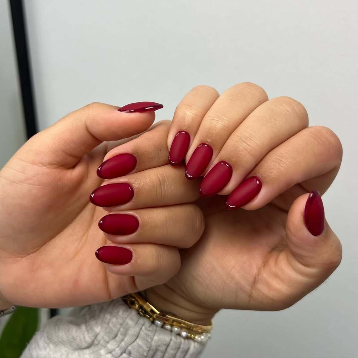 Imagem de esmalta&ccedil;&atilde;o vinho.