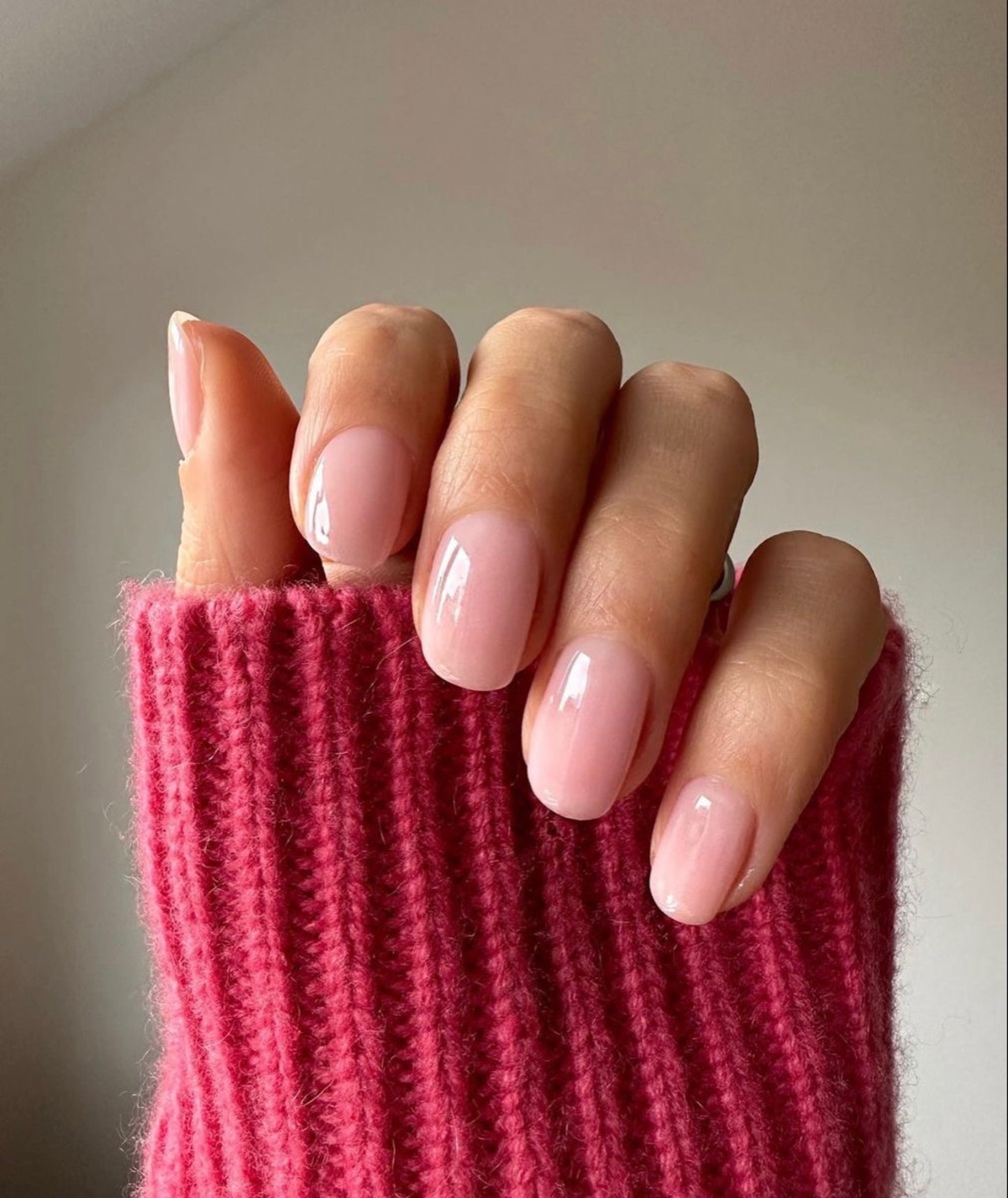 Imagem de unhas jelly na cor rosa nude.