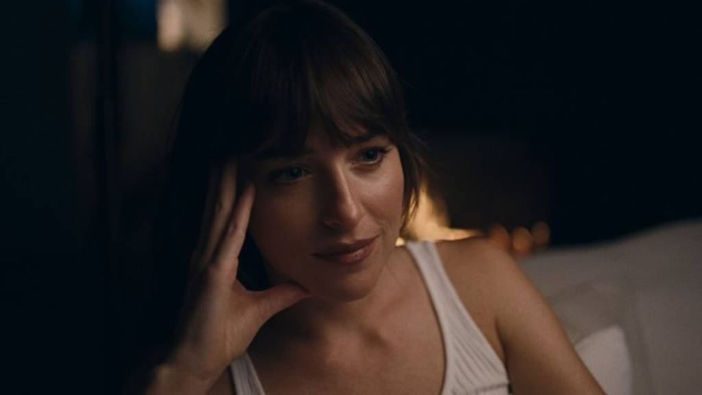 Amores à Parte: filme com Dakota Johnson vale a pena?
