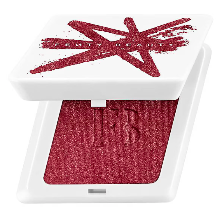 Fenty Cheeks Suede Powder no tom Brickkkk, de Fenty Beauty