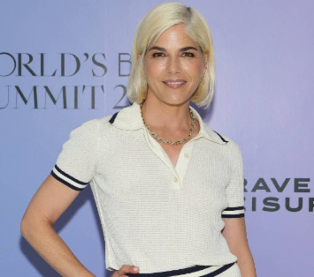 cores-famosas-50+ (6) Imagem do visual de Selma Blair