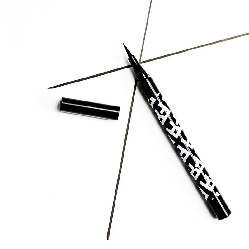 Imagem de delineador pretinho e barato, da Fran by Franciny Ehlke.