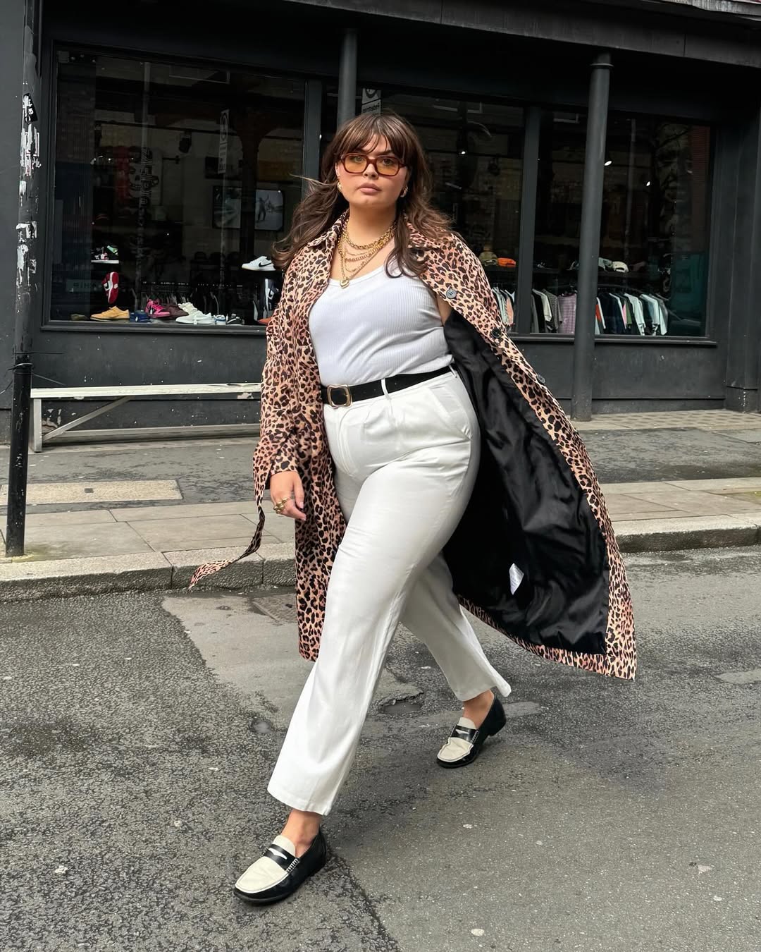 Inspira&ccedil;&atilde;o de look com corpo midsize para o trabalho