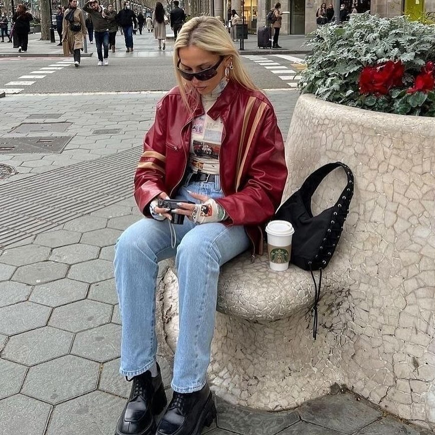 Visual com jaqueta de couro